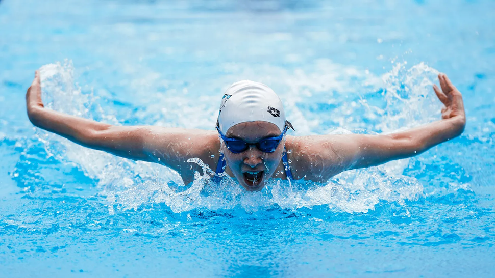 A Parent’s Guide to Your Daughter’s First Period in Competitive Swim